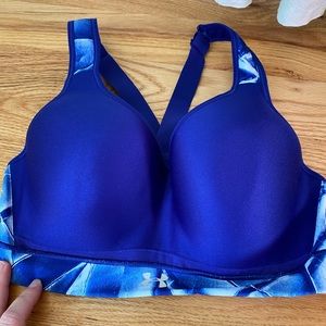 Like new under armour sports bra 36 D